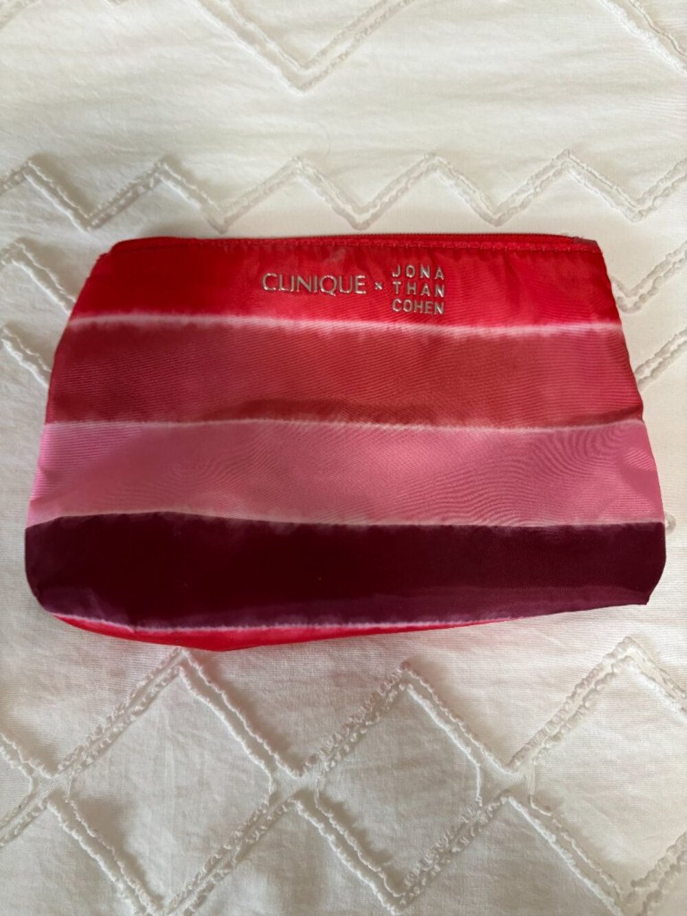 Clinique x Jonathan Cohen Limited Edition Pink Red Ombre Cosmetic Makeup Bag